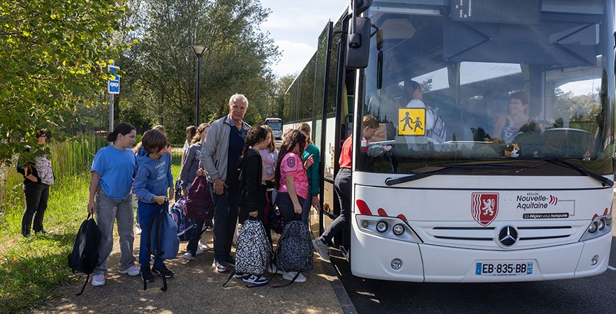 Dans le car aussi… CLIC !